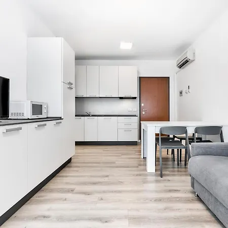 Avenue House - Host Solution Apartman